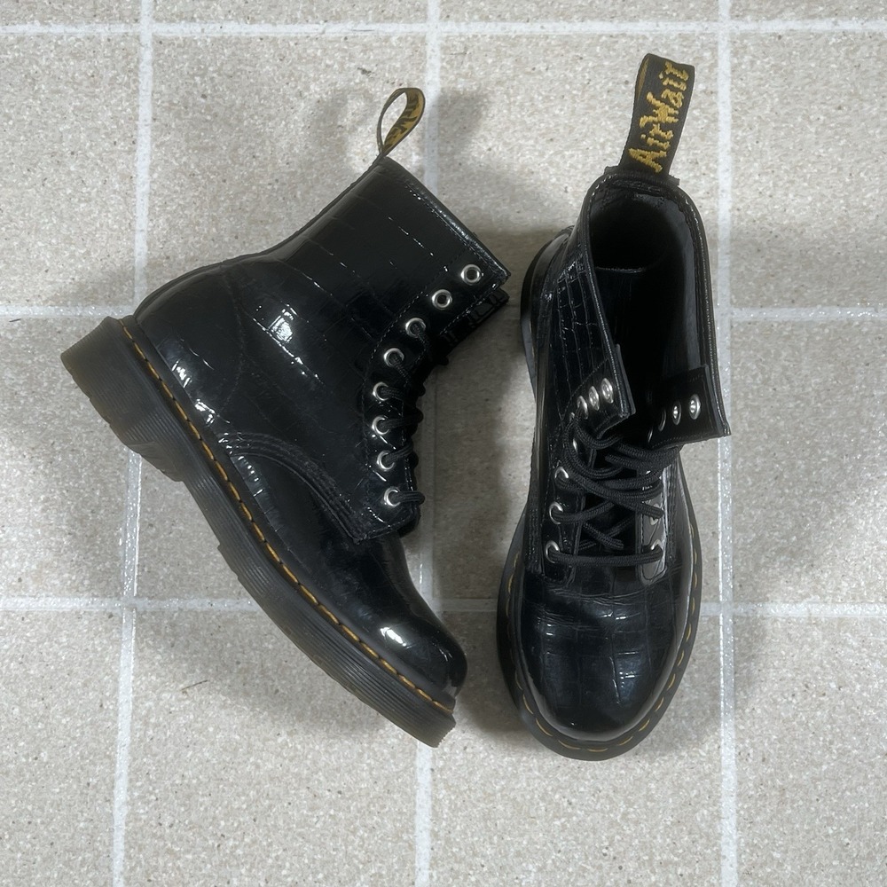 Dr Martens 1460W Boots Womens Size 6 Black Patent Leather Lace Up AirWair Punk - Picture 2 of 8